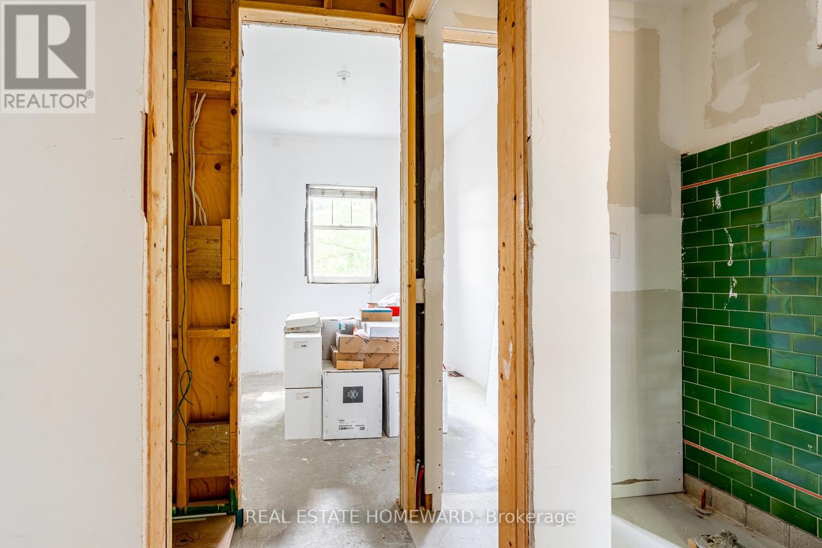 












3025 QUEEN STREET E

,
Toronto (Birchcliffe-Cliffside),




Ontario
M1N1A5

