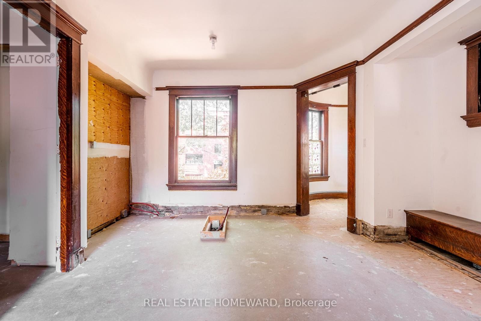 












3025 QUEEN STREET E

,
Toronto (Birchcliffe-Cliffside),




Ontario
M1N1A5

