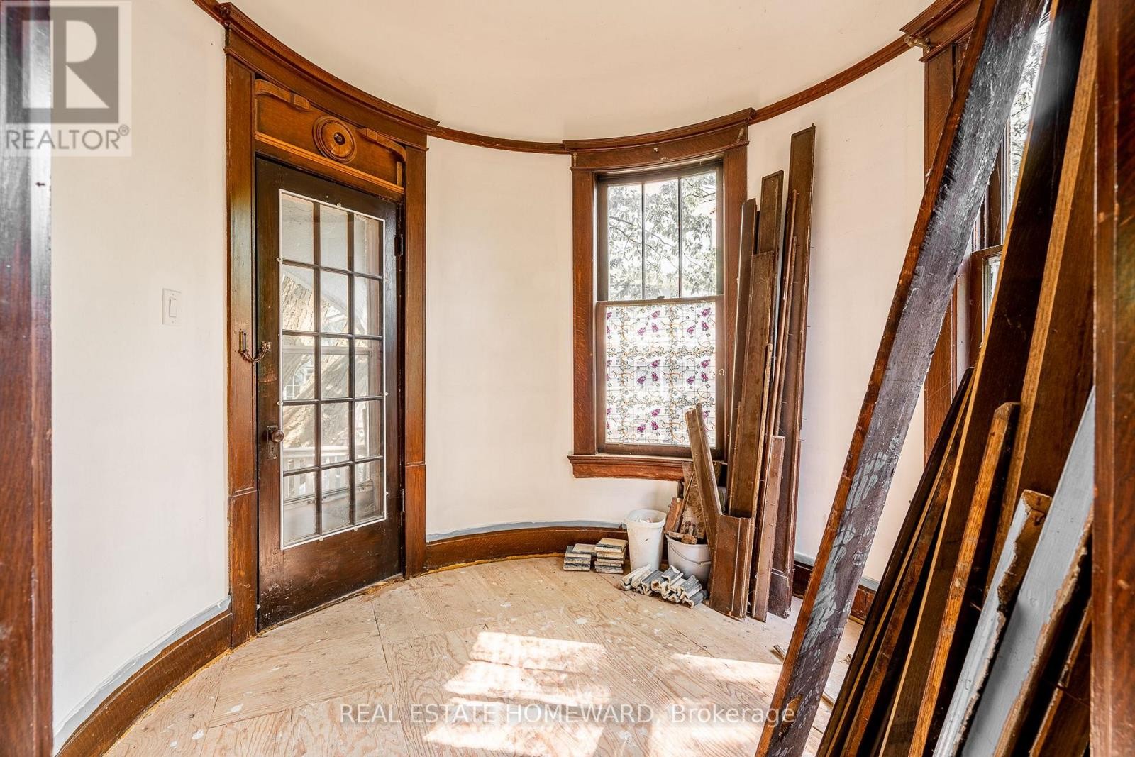 












3025 QUEEN STREET E

,
Toronto (Birchcliffe-Cliffside),




Ontario
M1N1A5

