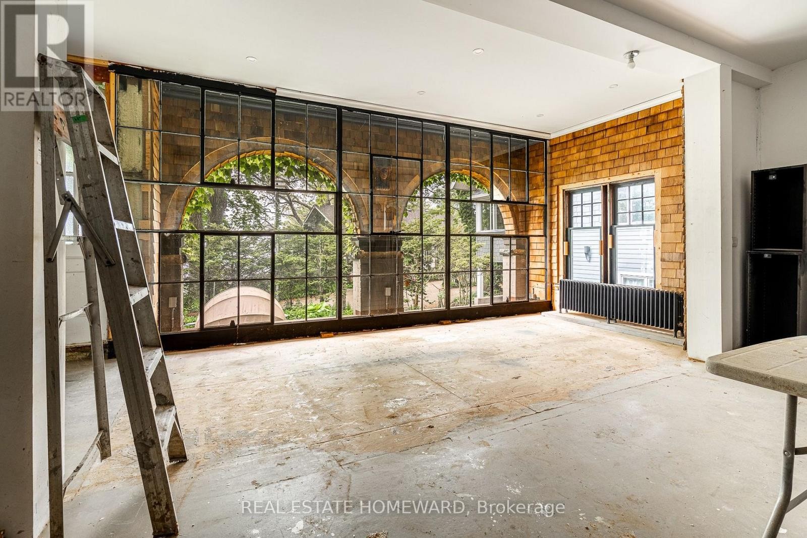 












3025 QUEEN STREET E

,
Toronto (Birchcliffe-Cliffside),




Ontario
M1N1A5

