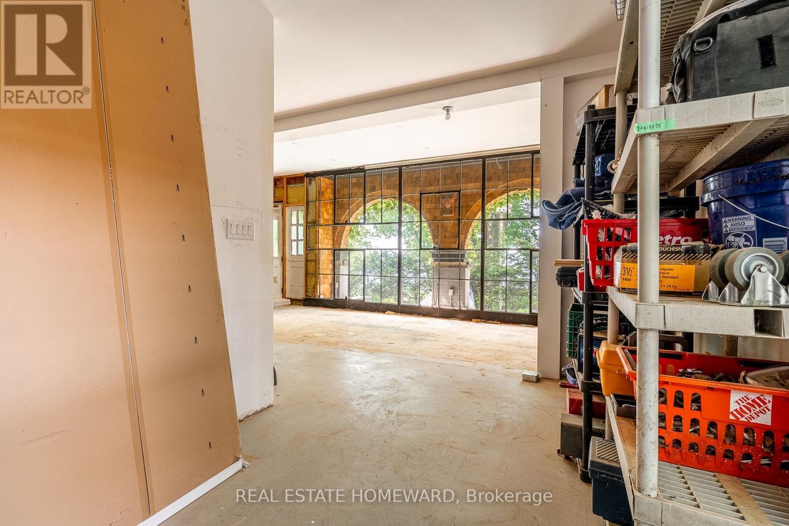 












3025 QUEEN STREET E

,
Toronto (Birchcliffe-Cliffside),




Ontario
M1N1A5

