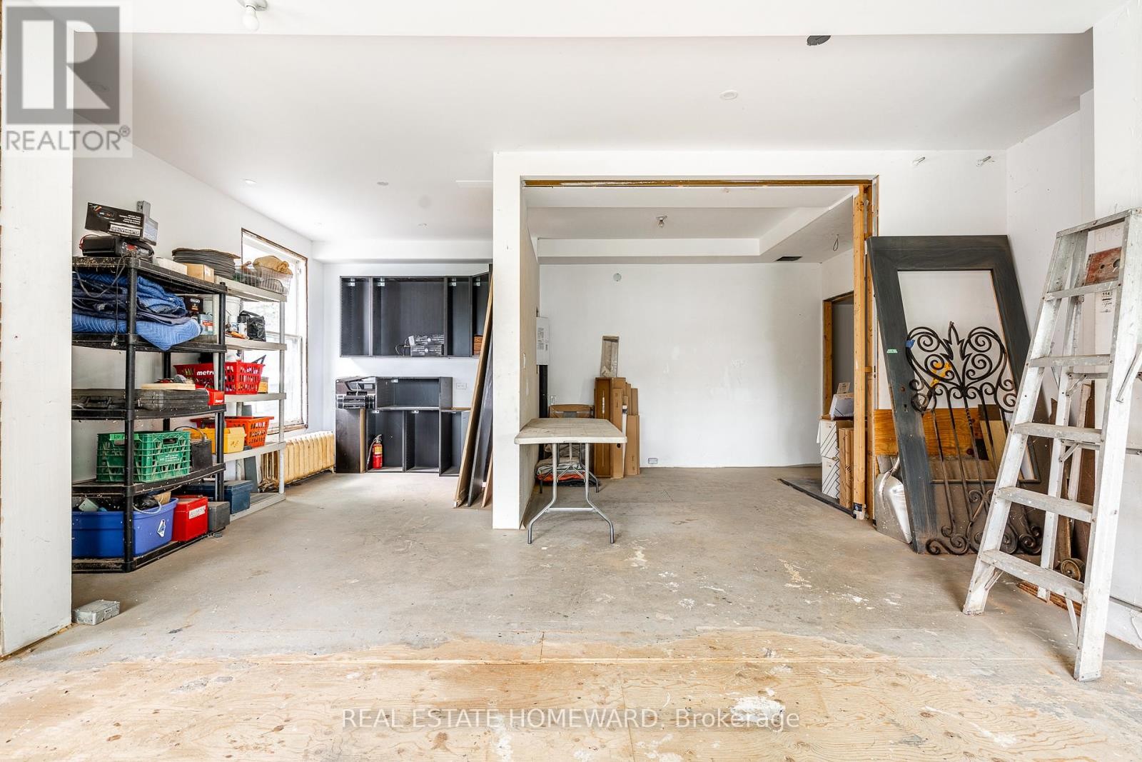 












3025 QUEEN STREET E

,
Toronto (Birchcliffe-Cliffside),




Ontario
M1N1A5

