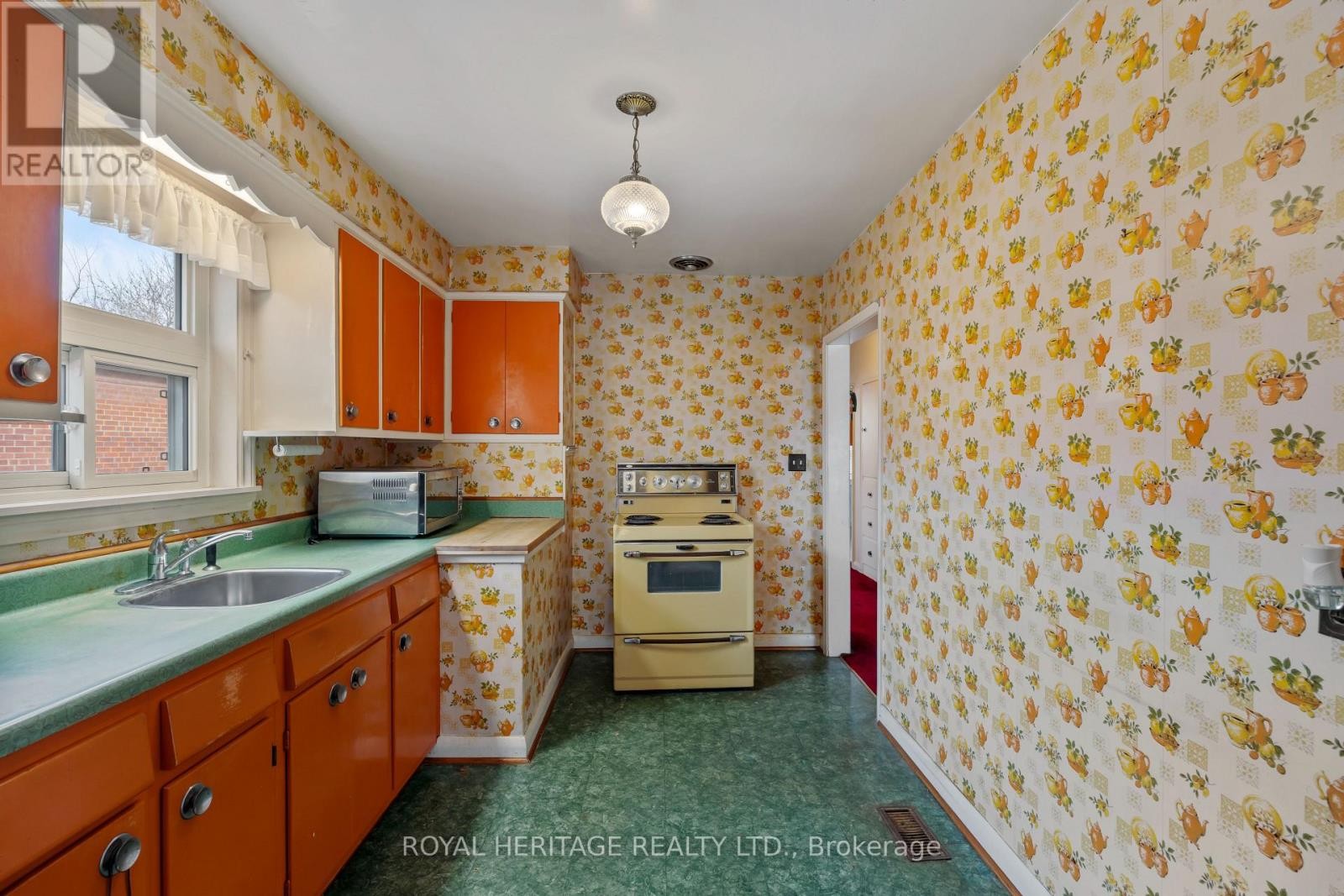 












178 ELLENDALE DRIVE

,
Toronto (Dorset Park),




Ontario
M1P1P4

