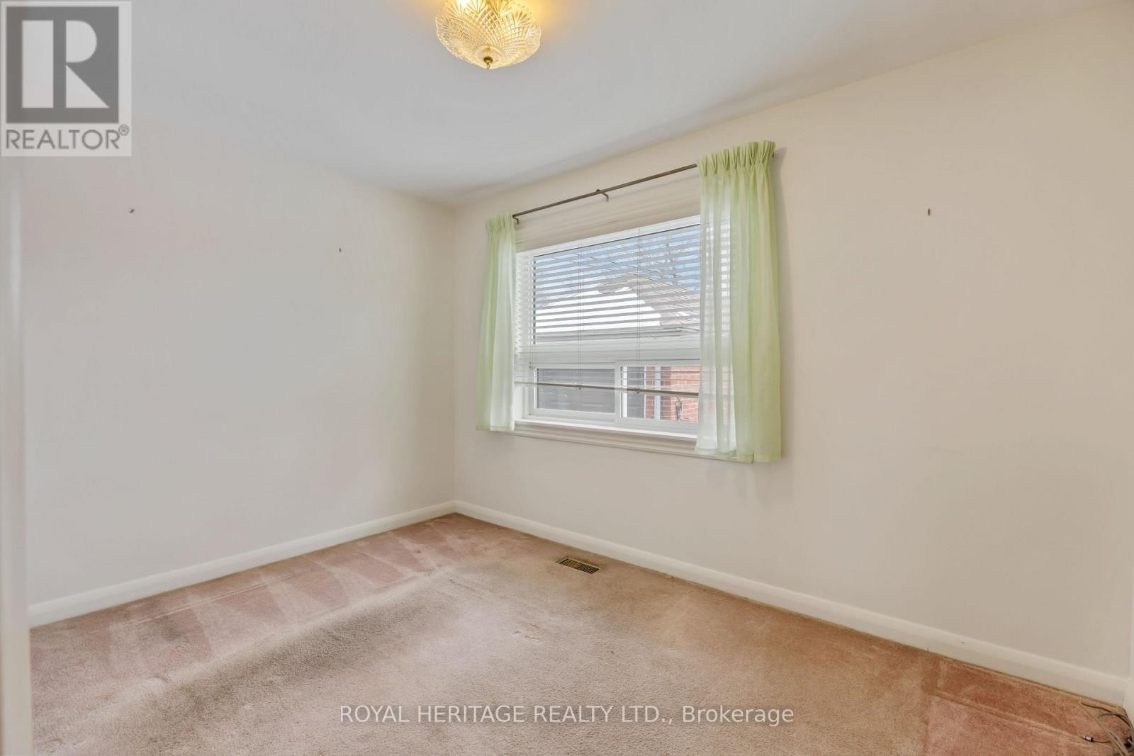 












178 ELLENDALE DRIVE

,
Toronto (Dorset Park),




Ontario
M1P1P4

