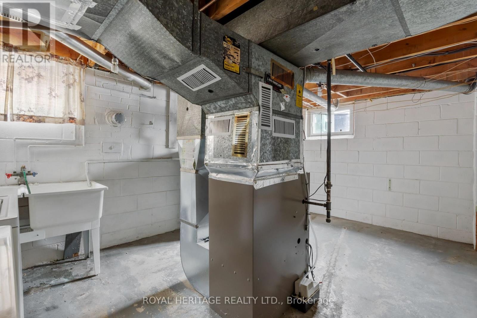 












178 ELLENDALE DRIVE

,
Toronto (Dorset Park),




Ontario
M1P1P4

