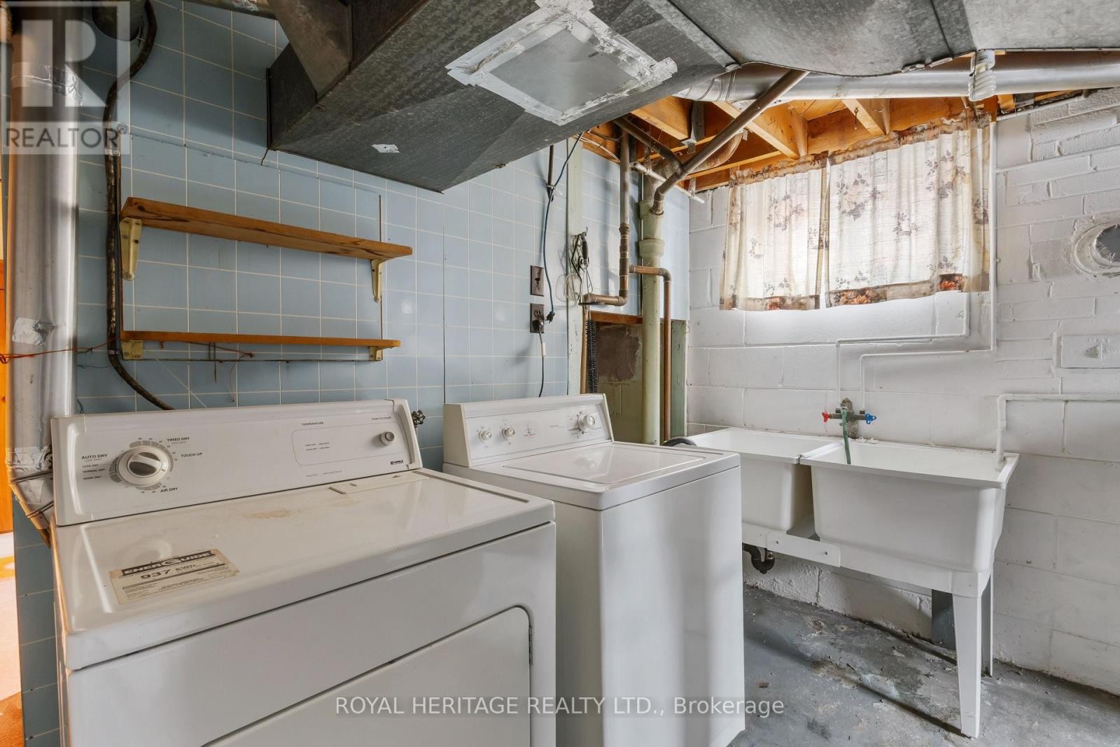 












178 ELLENDALE DRIVE

,
Toronto (Dorset Park),




Ontario
M1P1P4

