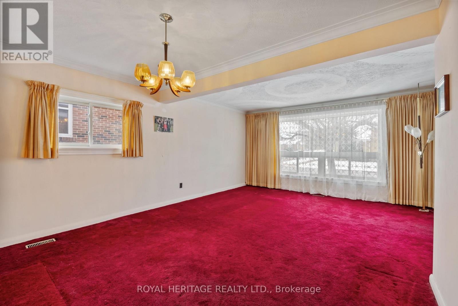 












178 ELLENDALE DRIVE

,
Toronto (Dorset Park),




Ontario
M1P1P4

