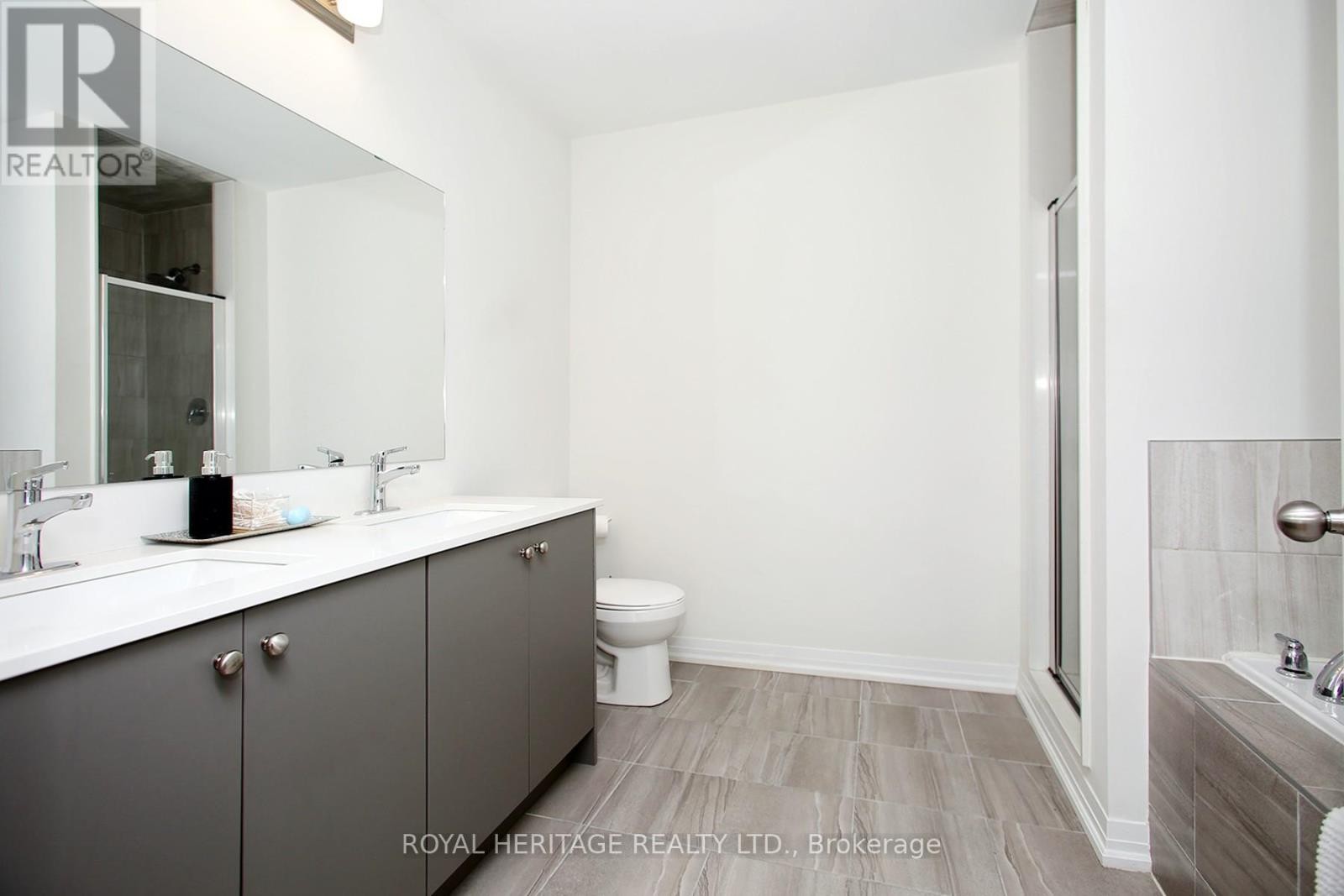 












5 KLEIN WAY

,
Whitby (Taunton North),




Ontario
L1R0S6

