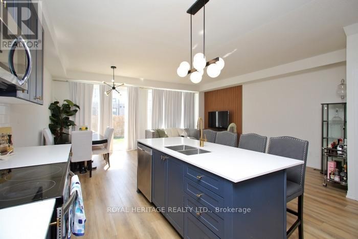 












5 KLEIN WAY

,
Whitby (Taunton North),




Ontario
L1R0S6

