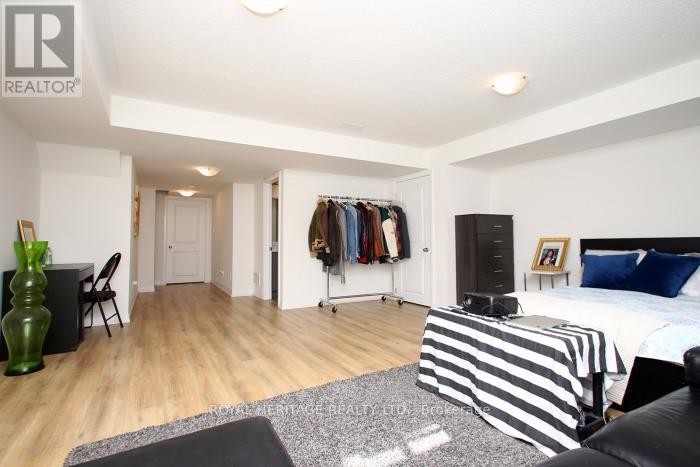 












5 KLEIN WAY

,
Whitby (Taunton North),




Ontario
L1R0S6

