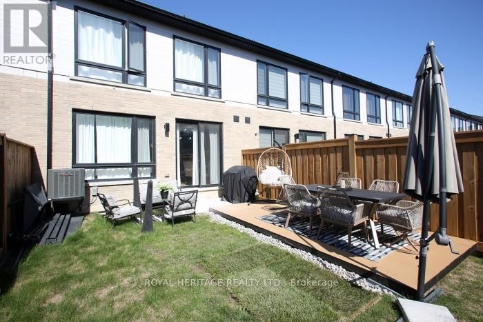 












5 KLEIN WAY

,
Whitby (Taunton North),




Ontario
L1R0S6

