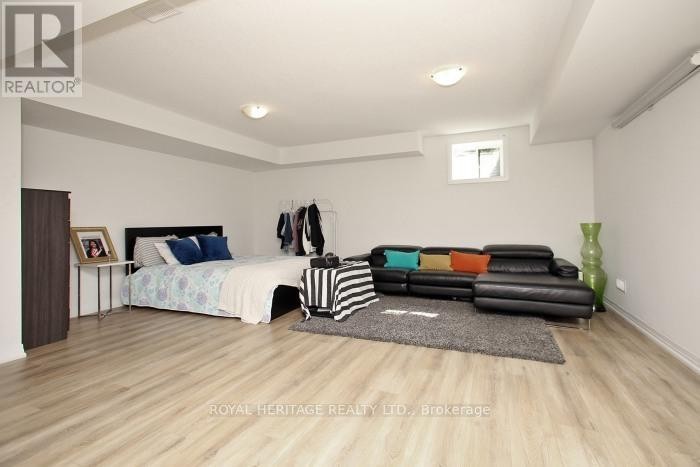 












5 KLEIN WAY

,
Whitby (Taunton North),




Ontario
L1R0S6

