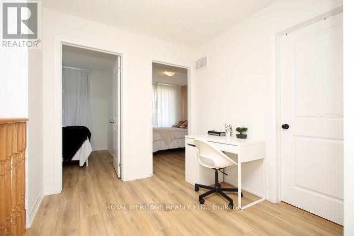 












5 KLEIN WAY

,
Whitby (Taunton North),




Ontario
L1R0S6

