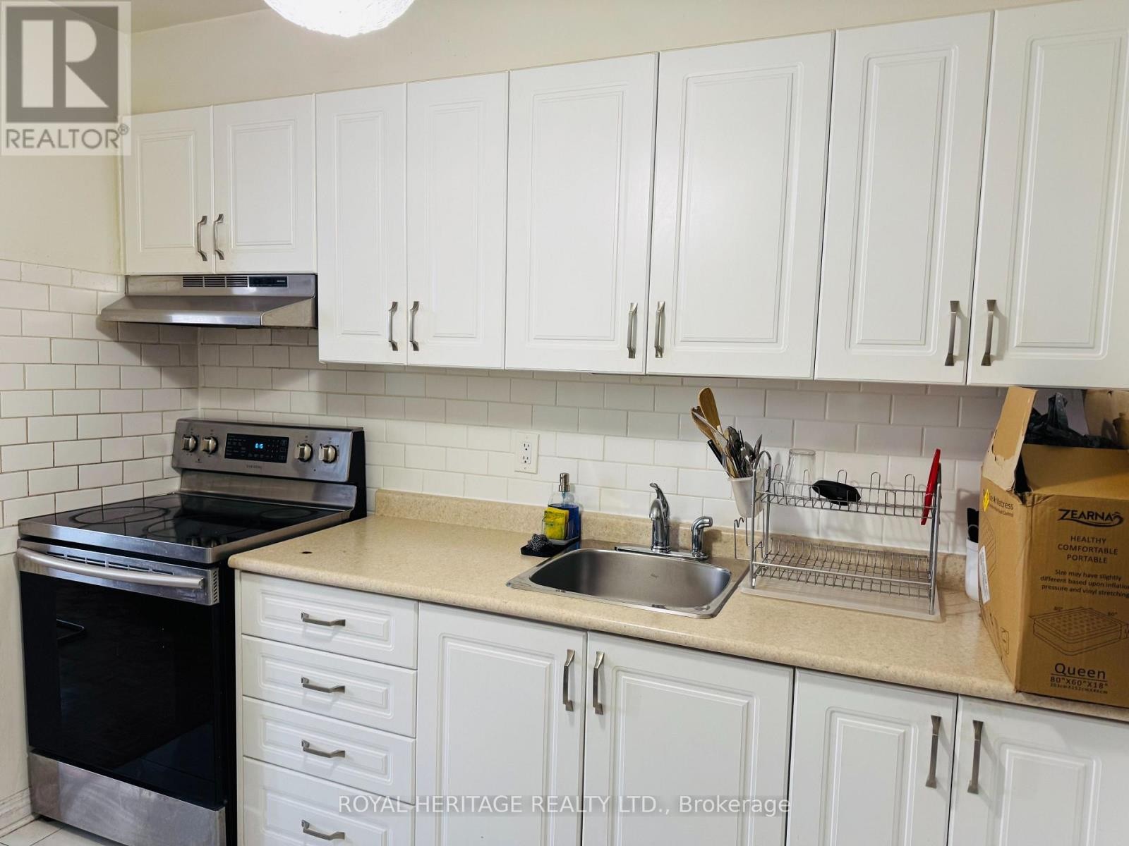 












314 - 1 MASSEY SQUARE

,
Toronto (Crescent Town),




Ontario
M4C5L4

