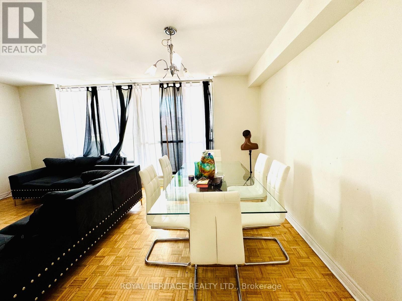 












314 - 1 MASSEY SQUARE

,
Toronto (Crescent Town),




Ontario
M4C5L4

