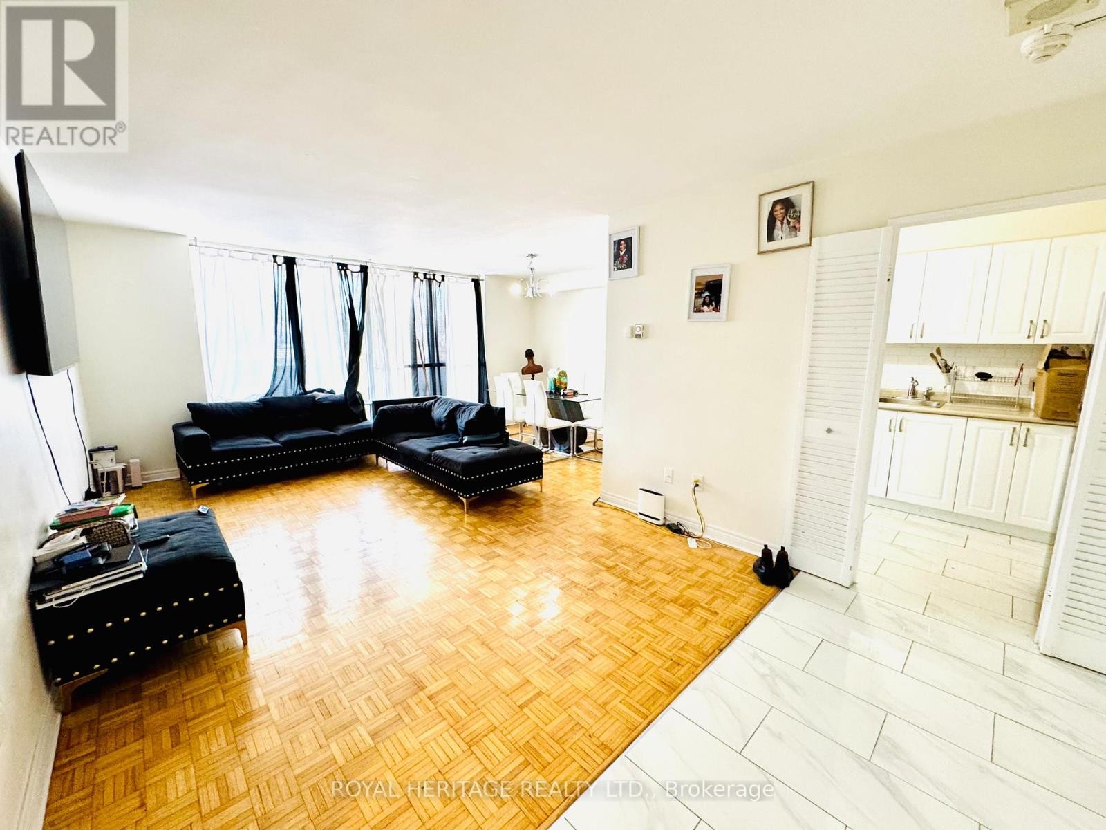 












314 - 1 MASSEY SQUARE

,
Toronto (Crescent Town),




Ontario
M4C5L4

