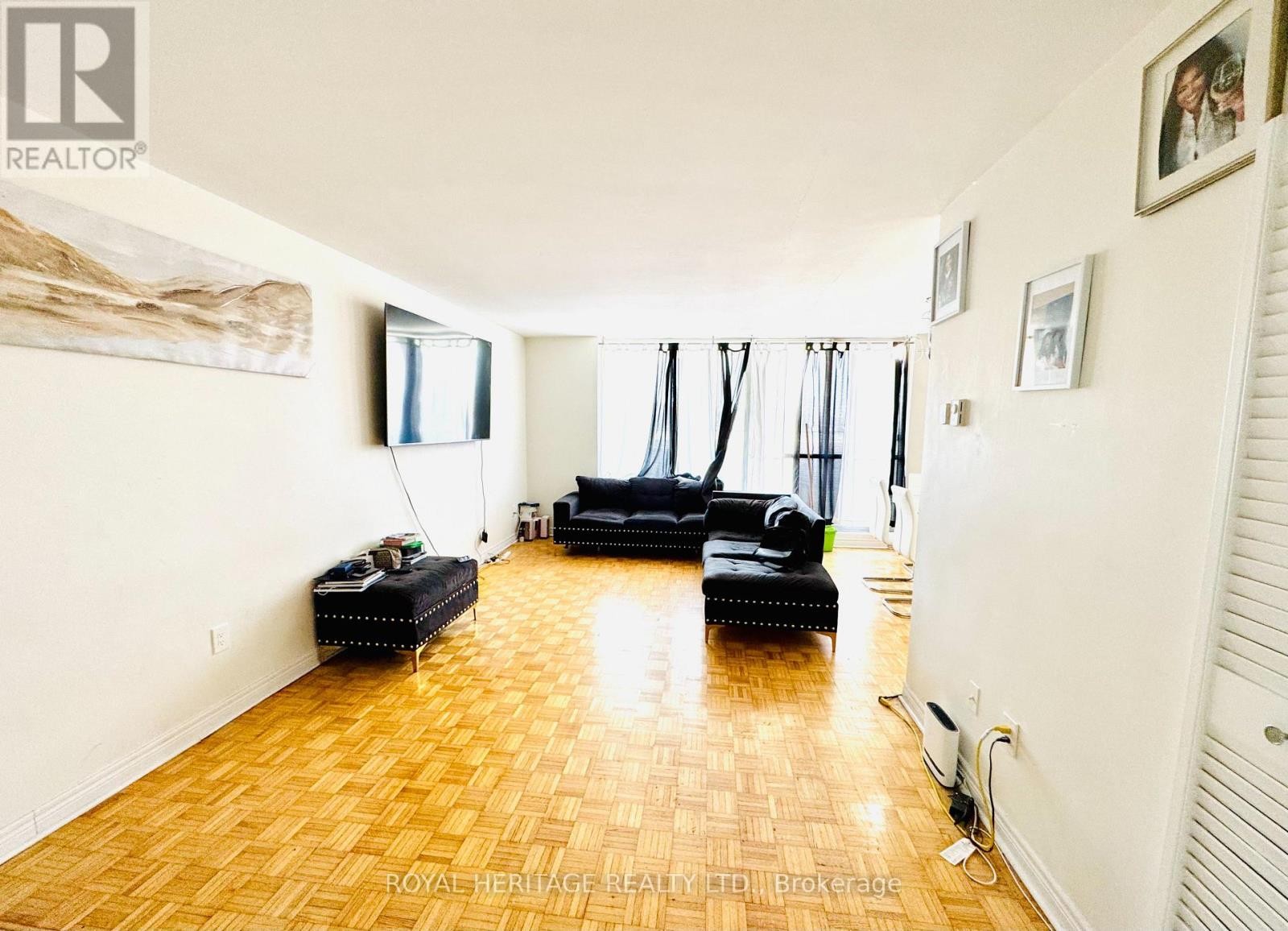 












314 - 1 MASSEY SQUARE

,
Toronto (Crescent Town),




Ontario
M4C5L4

