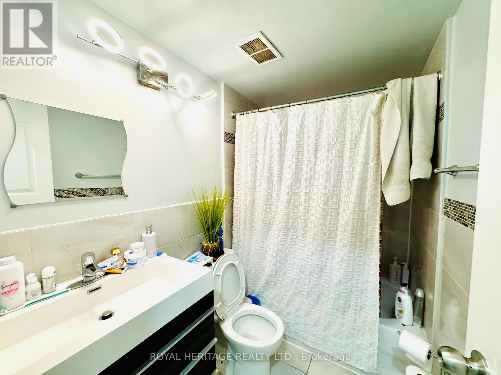 












314 - 1 MASSEY SQUARE

,
Toronto (Crescent Town),




Ontario
M4C5L4

