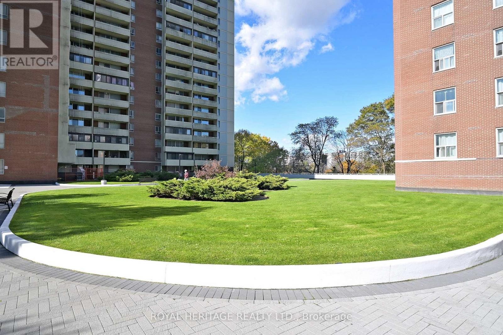 












301 - 3 MASSEY SQUARE

,
Toronto (Crescent Town),




Ontario
M4C5L5

