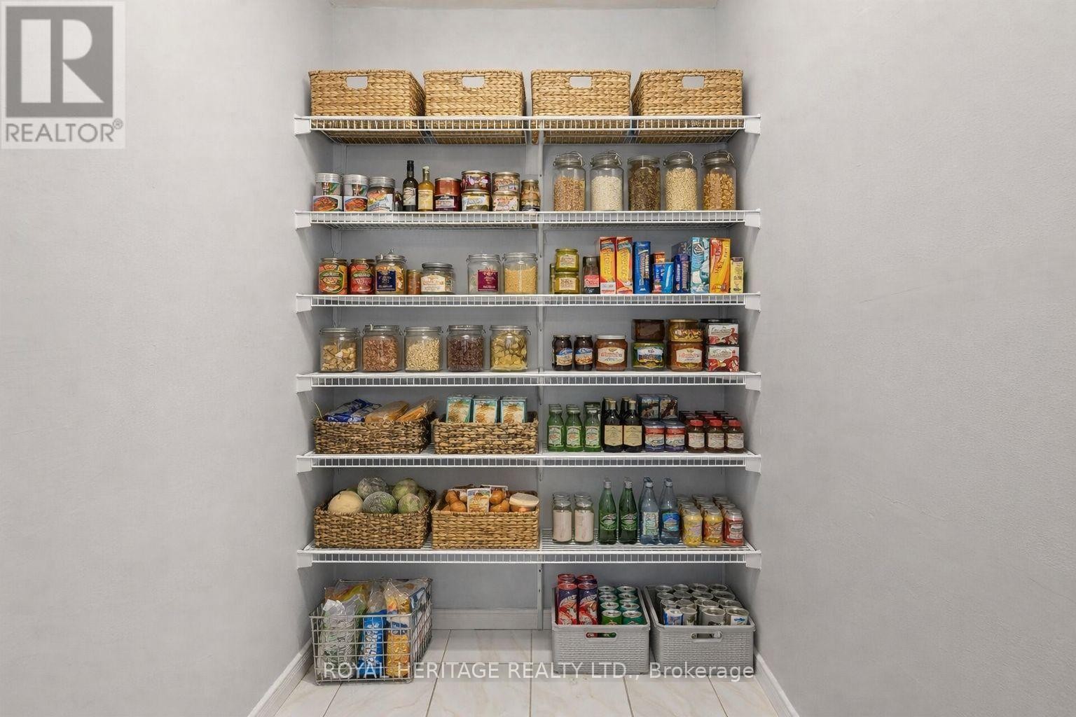 












301 - 3 MASSEY SQUARE

,
Toronto (Crescent Town),




Ontario
M4C5L5

