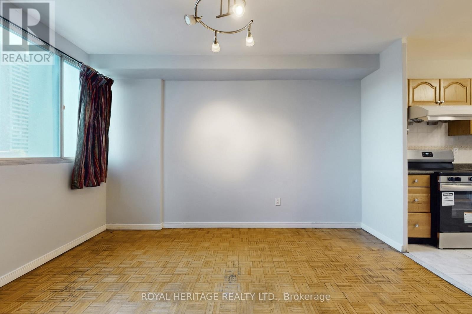 












301 - 3 MASSEY SQUARE

,
Toronto (Crescent Town),




Ontario
M4C5L5

