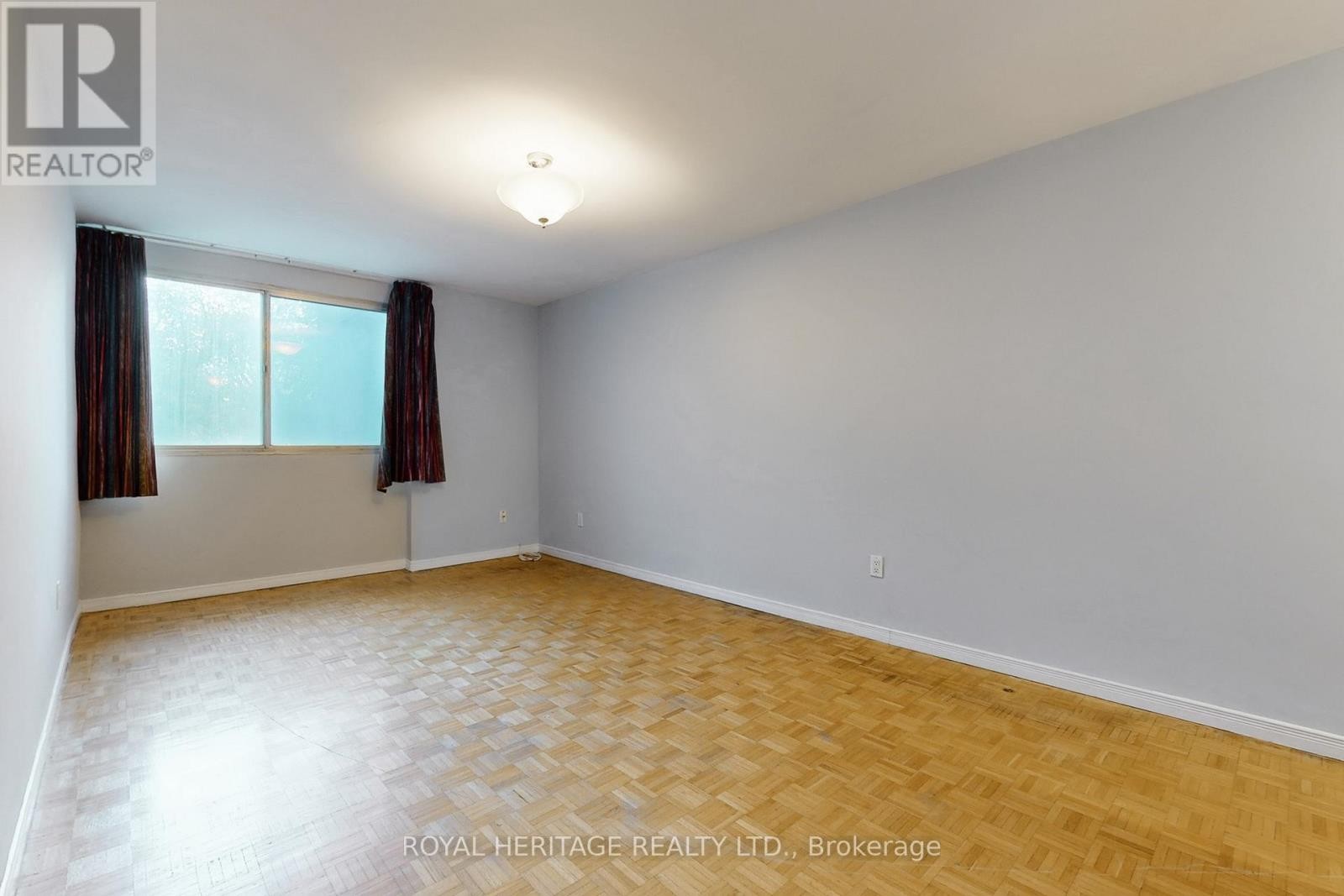 












301 - 3 MASSEY SQUARE

,
Toronto (Crescent Town),




Ontario
M4C5L5

