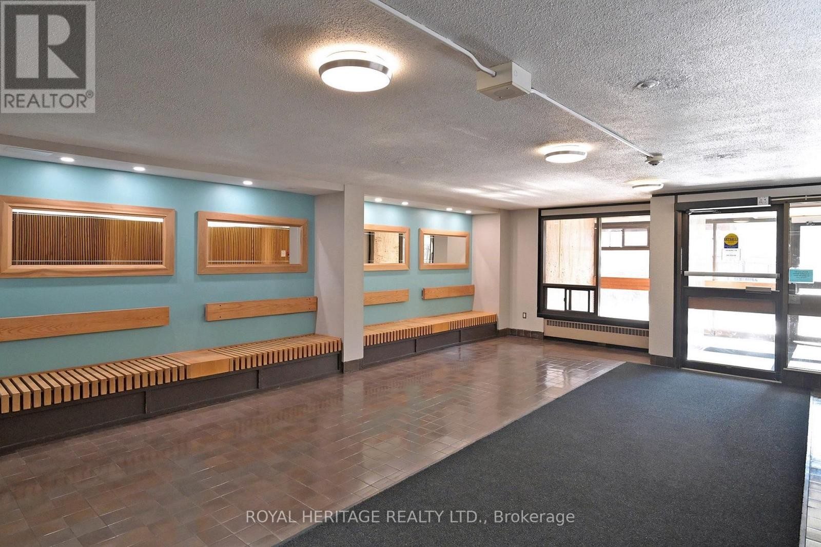 












301 - 3 MASSEY SQUARE

,
Toronto (Crescent Town),




Ontario
M4C5L5

