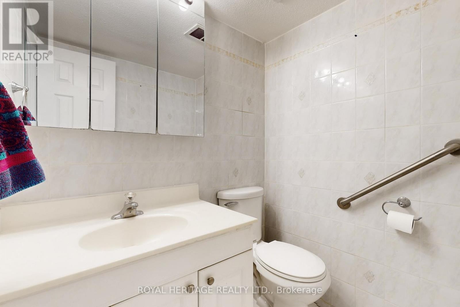 












301 - 3 MASSEY SQUARE

,
Toronto (Crescent Town),




Ontario
M4C5L5

