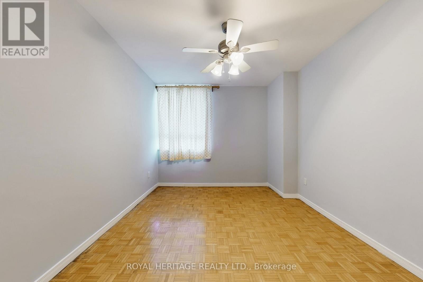 












301 - 3 MASSEY SQUARE

,
Toronto (Crescent Town),




Ontario
M4C5L5

