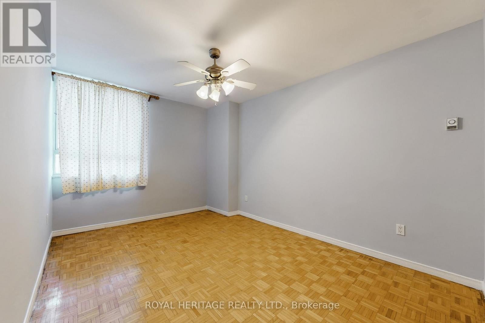 












301 - 3 MASSEY SQUARE

,
Toronto (Crescent Town),




Ontario
M4C5L5

