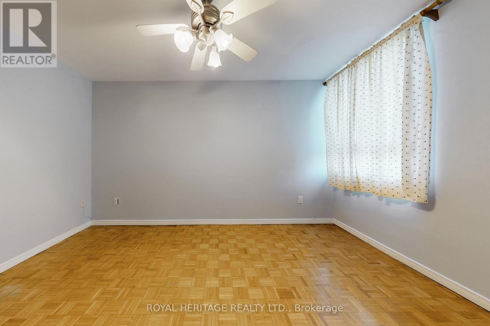 












301 - 3 MASSEY SQUARE

,
Toronto (Crescent Town),




Ontario
M4C5L5

