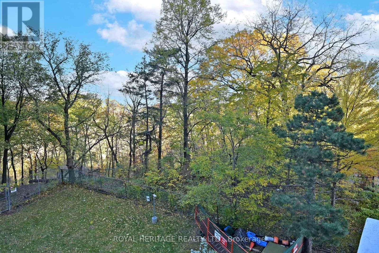 












301 - 3 MASSEY SQUARE

,
Toronto (Crescent Town),




Ontario
M4C5L5

