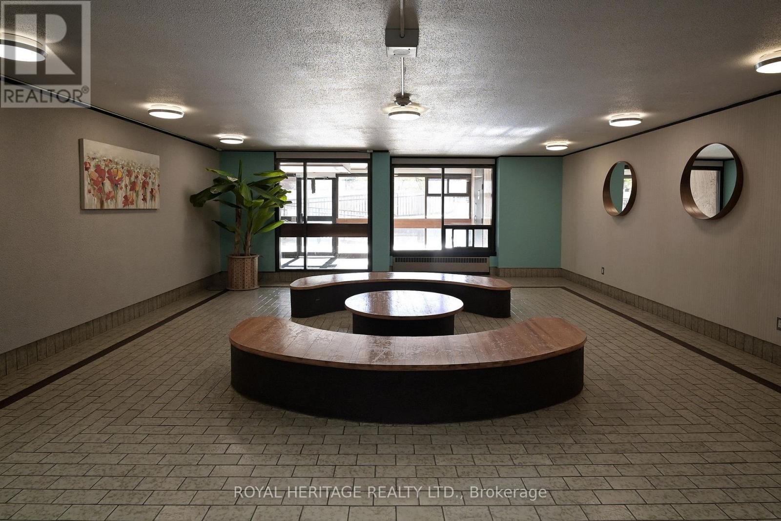 












301 - 3 MASSEY SQUARE

,
Toronto (Crescent Town),




Ontario
M4C5L5

