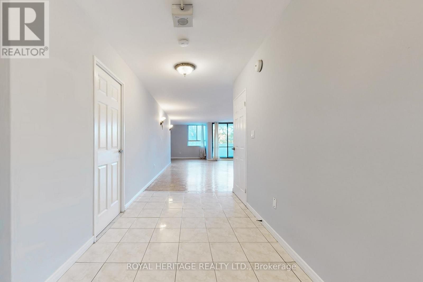 












301 - 3 MASSEY SQUARE

,
Toronto (Crescent Town),




Ontario
M4C5L5

