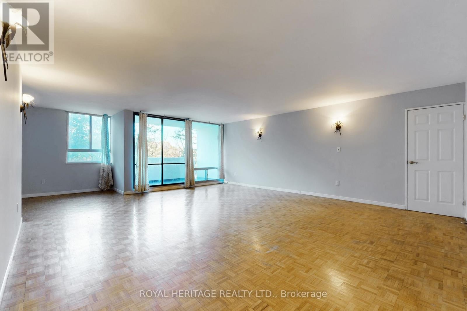 












301 - 3 MASSEY SQUARE

,
Toronto (Crescent Town),




Ontario
M4C5L5

