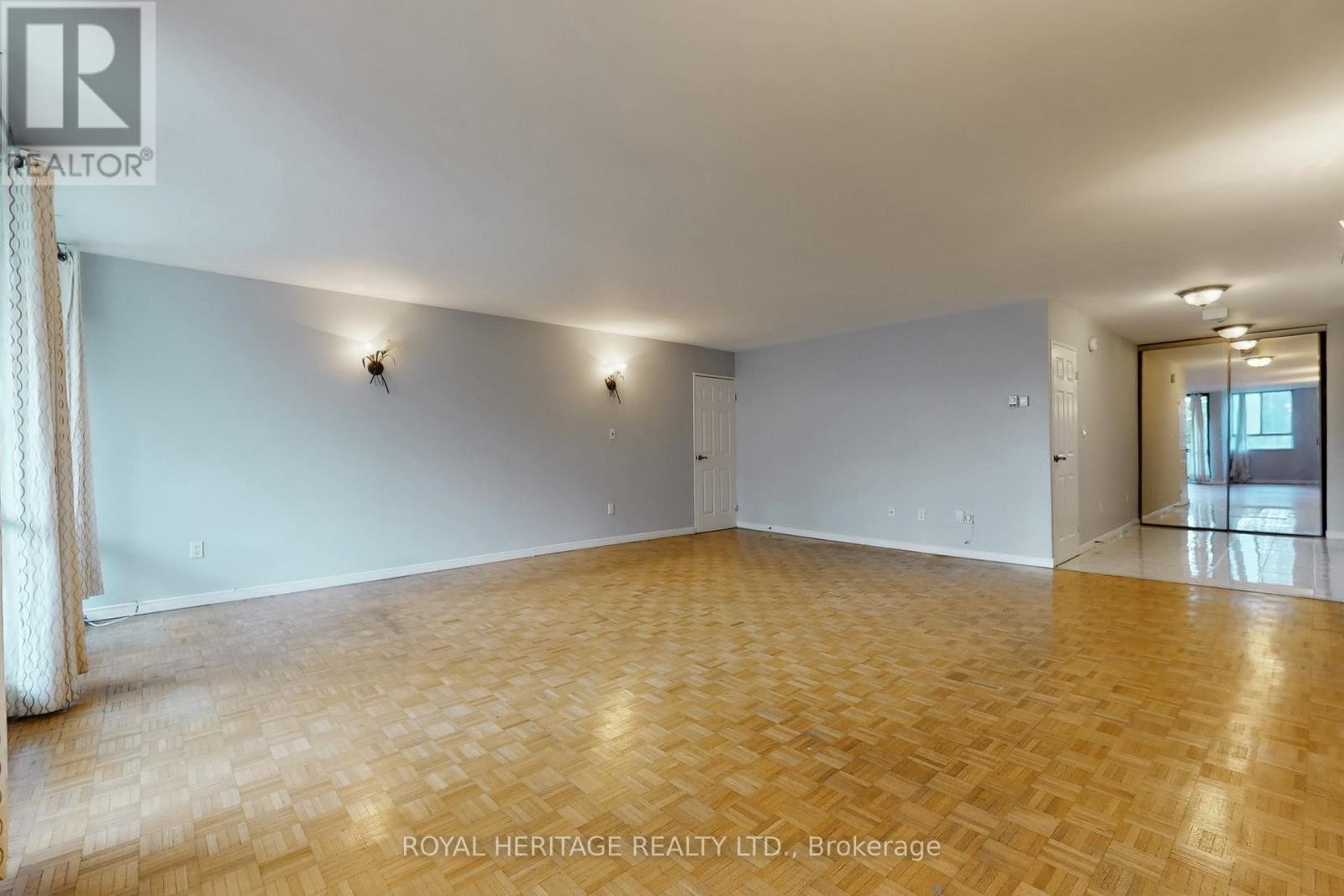 












301 - 3 MASSEY SQUARE

,
Toronto (Crescent Town),




Ontario
M4C5L5

