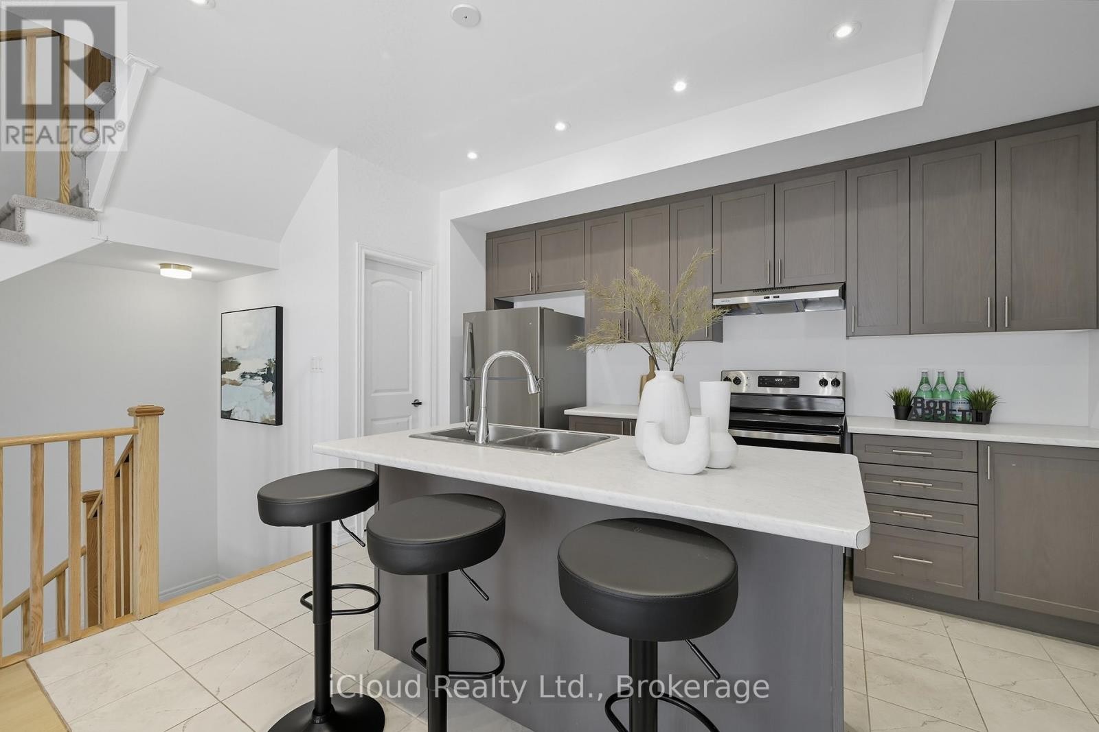 












1117 LOCKIE DRIVE

,
Oshawa (Kedron),




Ontario
L1L0R9

