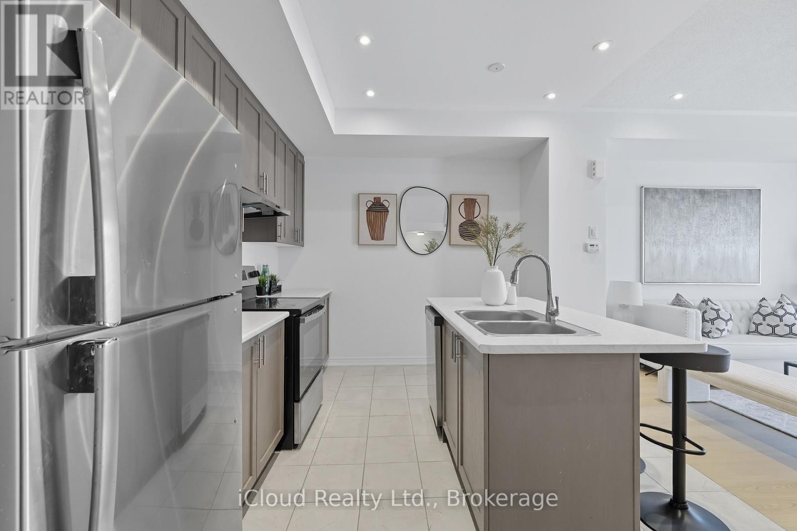 












1117 LOCKIE DRIVE

,
Oshawa (Kedron),




Ontario
L1L0R9

