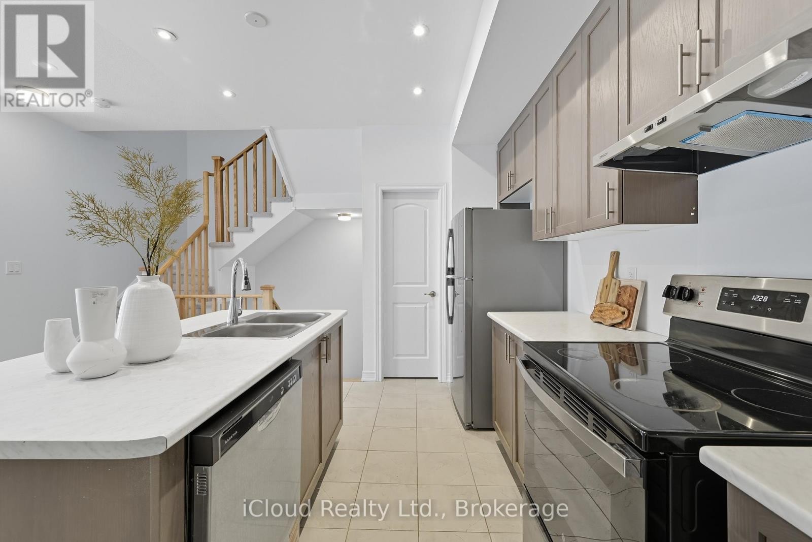 












1117 LOCKIE DRIVE

,
Oshawa (Kedron),




Ontario
L1L0R9

