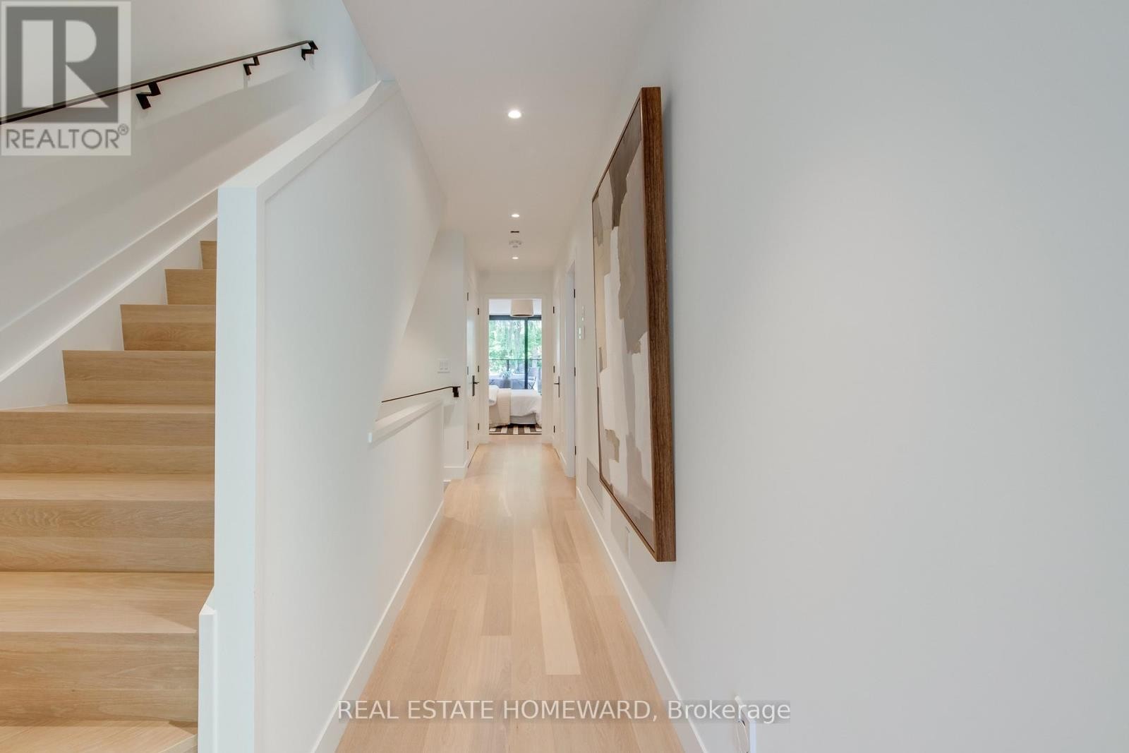 












174 KENILWORTH AVENUE

,
Toronto (The Beaches),




Ontario
M4L3S6

