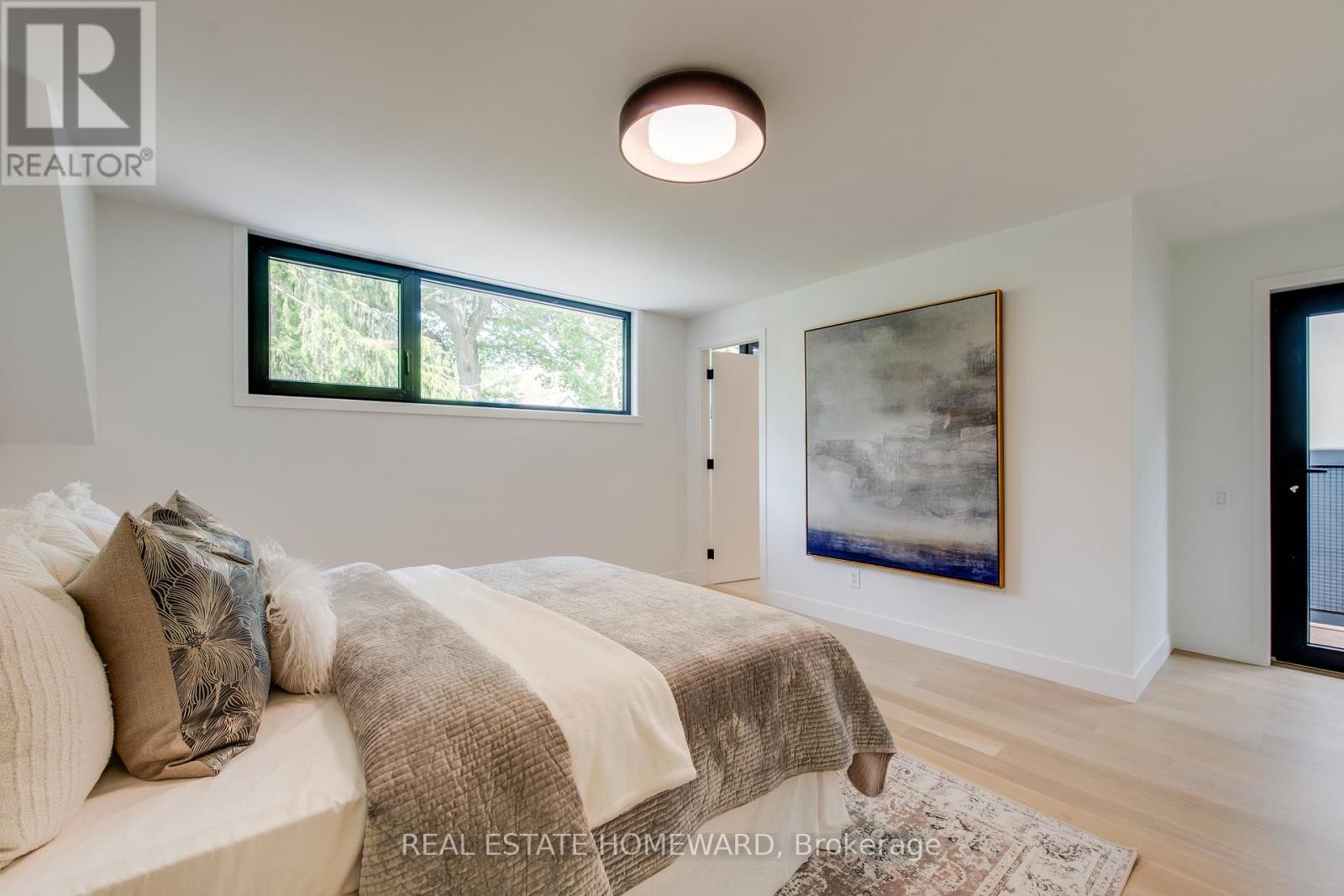 












174 KENILWORTH AVENUE

,
Toronto (The Beaches),




Ontario
M4L3S6

