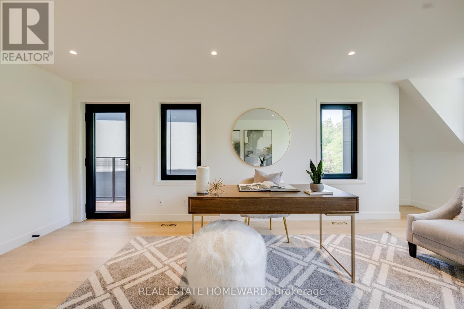 












174 KENILWORTH AVENUE

,
Toronto (The Beaches),




Ontario
M4L3S6

