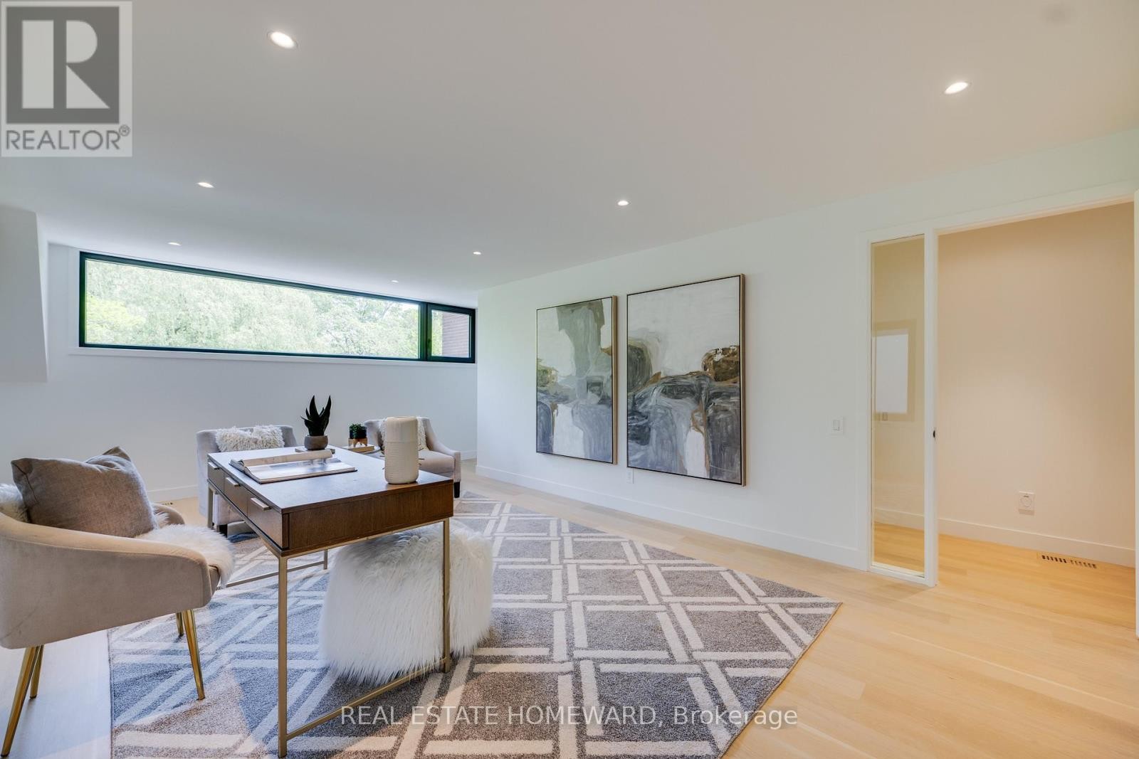 












174 KENILWORTH AVENUE

,
Toronto (The Beaches),




Ontario
M4L3S6

