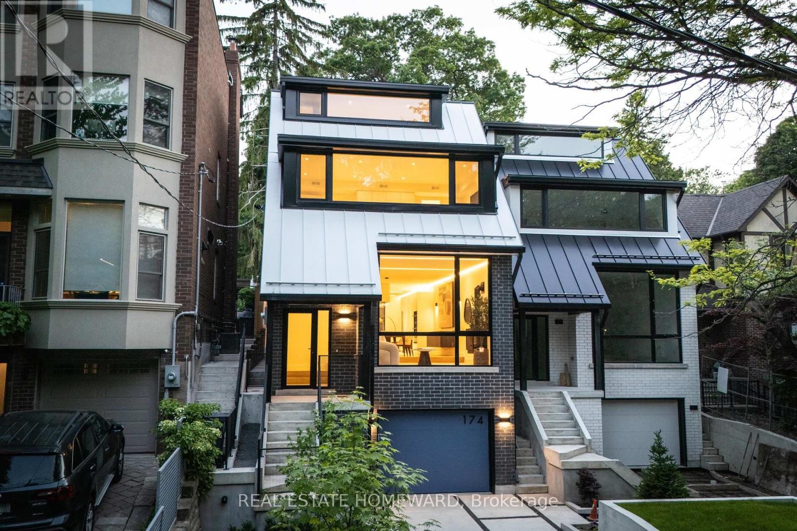 












174 KENILWORTH AVENUE

,
Toronto (The Beaches),




Ontario
M4L3S6

