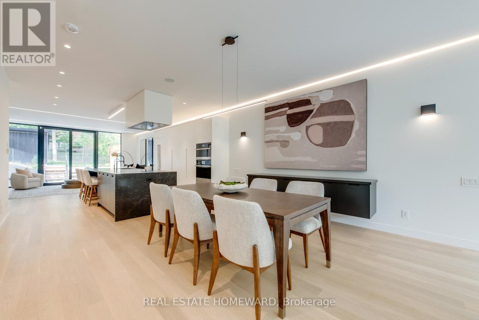 












174 KENILWORTH AVENUE

,
Toronto (The Beaches),




Ontario
M4L3S6

