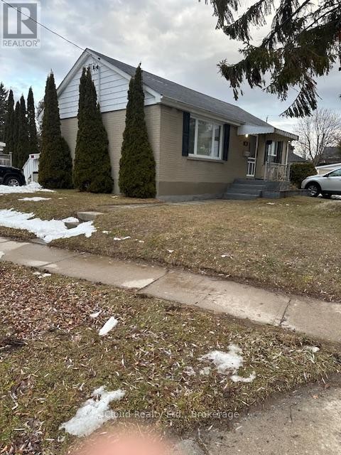 












38 KAWARTHA AVENUE

,
Oshawa (Lakeview),




Ontario
L1H3Y8

