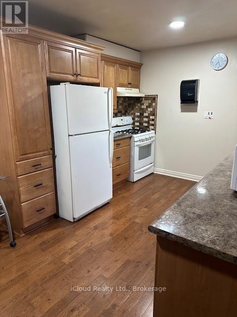 












38 KAWARTHA AVENUE

,
Oshawa (Lakeview),




Ontario
L1H3Y8

