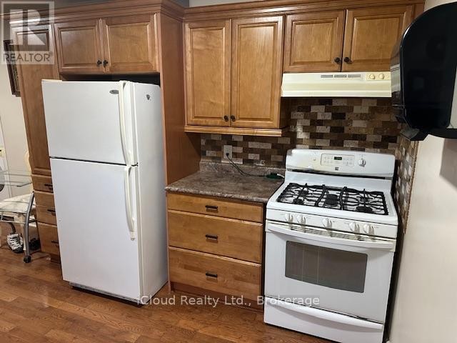 












38 KAWARTHA AVENUE

,
Oshawa (Lakeview),




Ontario
L1H3Y8

