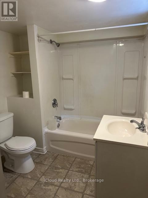 












38 KAWARTHA AVENUE

,
Oshawa (Lakeview),




Ontario
L1H3Y8

