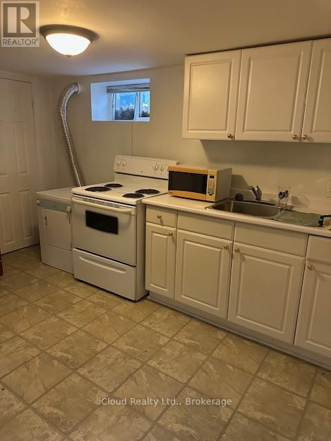 












38 KAWARTHA AVENUE

,
Oshawa (Lakeview),




Ontario
L1H3Y8


